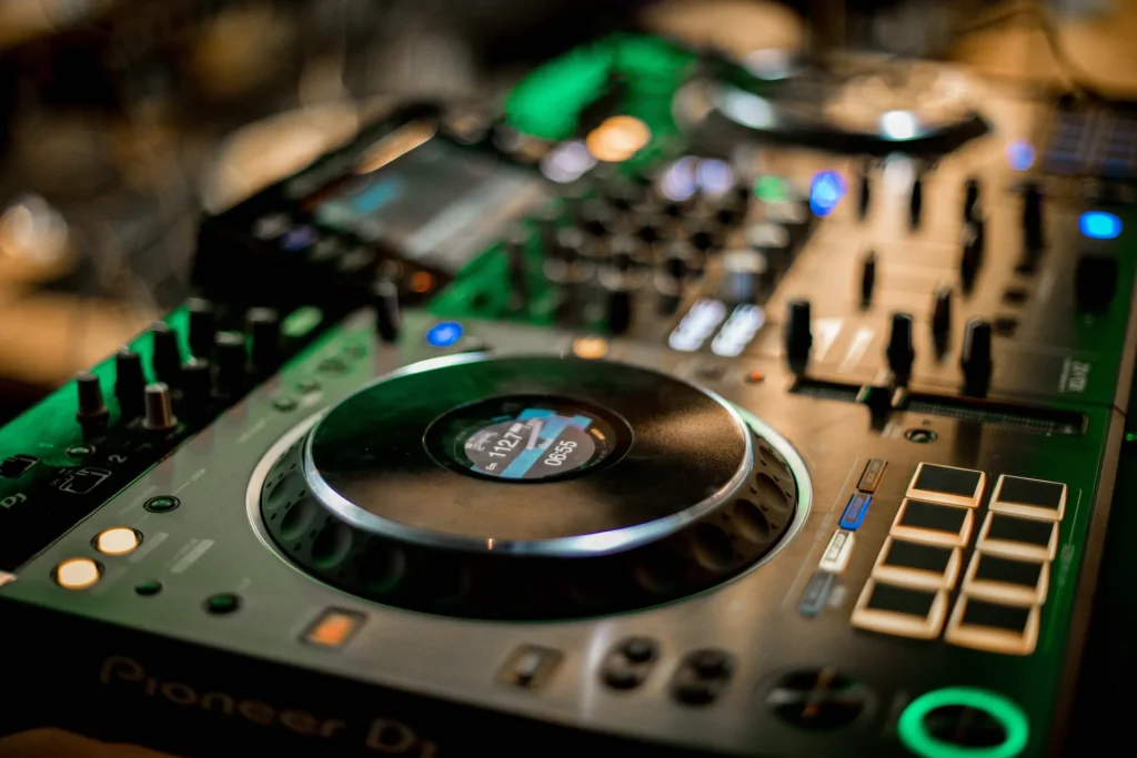 DJ – Intermedio